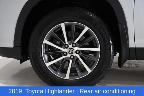 Silver 2019 Toyota Highlander Hybrid XLE