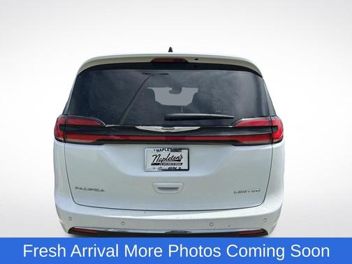 Bright White Clearcoat 2023 Chrysler Pacifica Limited