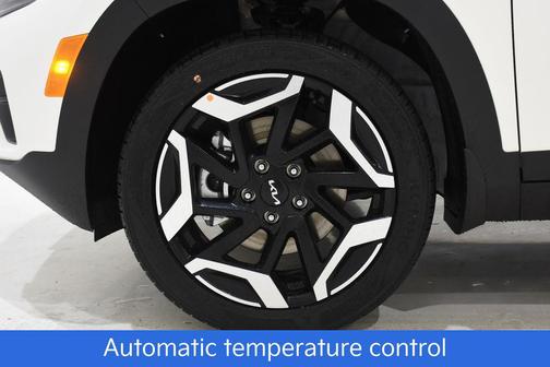 Clear White/Black Roof 2026 Kia Seltos SX