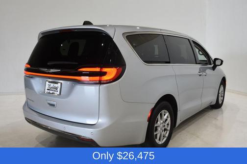 Silver Mist Clearcoat 2024 Chrysler Pacifica Touring L