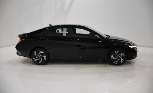 2025 Hyundai ELANTRA HEV SEL Sport