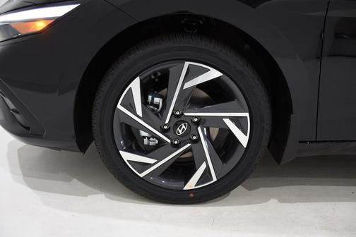 2025 Hyundai ELANTRA HEV SEL Sport