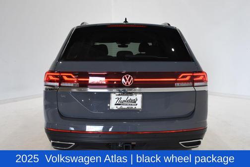 Pure Gray 2025 Volkswagen Atlas 2.0T SE w/Technology