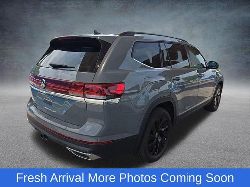Pure Gray 2025 Volkswagen Atlas 2.0T SE w/Technology