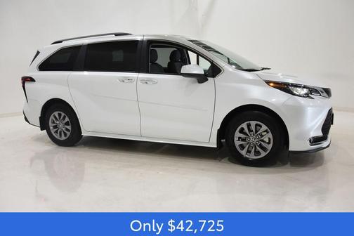 2023 Toyota Sienna XLE