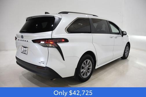 2023 Toyota Sienna XLE