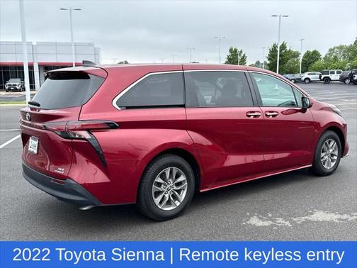 2022 Toyota Sienna XLE 8 Passenger