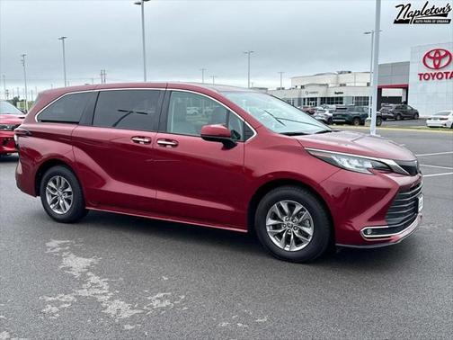 2022 Toyota Sienna XLE 8 Passenger