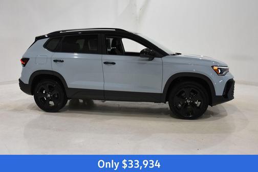 2026 Volkswagen Taos SE Black