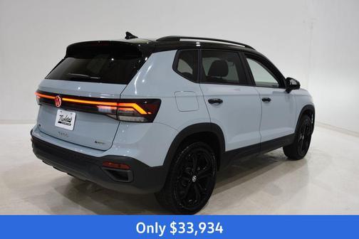 2026 Volkswagen Taos SE Black