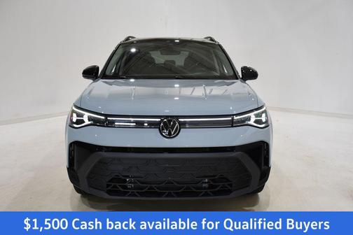 Monument Gray w/Deep Black Roof 2026 Volkswagen Taos SE Black