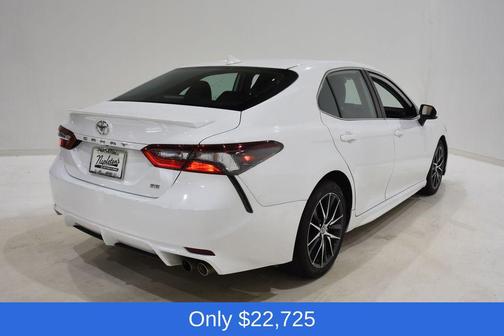 Ice Cap 2024 Toyota Camry SE