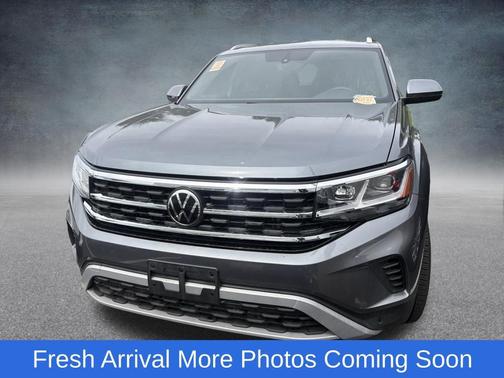 Pyrite Silver Metallic 2023 Volkswagen Atlas Cross Sport 2.0T SE w/Technology 4MOTION