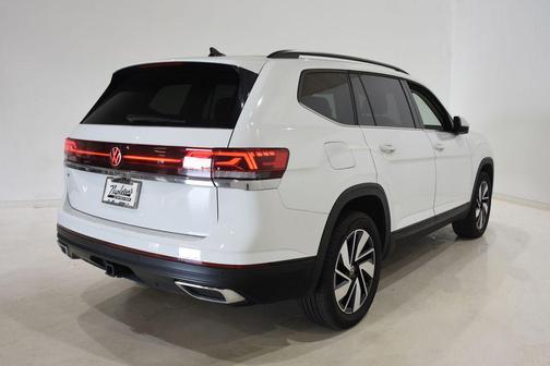 Pure White 2025 Volkswagen Atlas 2.0T SE w/Technology