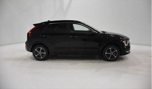 2025 Kia Niro SX