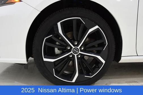 2025 Nissan Altima SR FWD