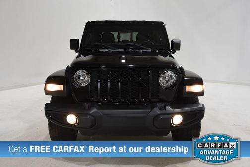 Black Clearcoat 2022 Jeep Gladiator Willys 4x4