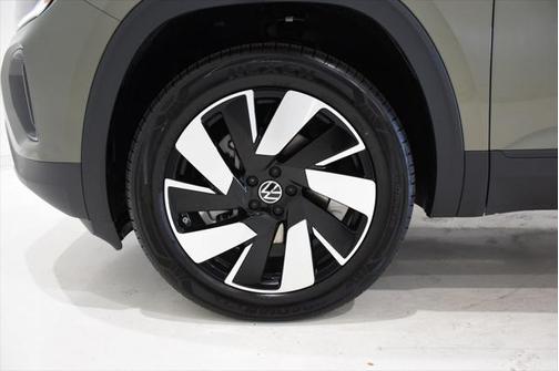 2025 Volkswagen Atlas Cross Sport 2.0T SE w/Technology 4MOTION