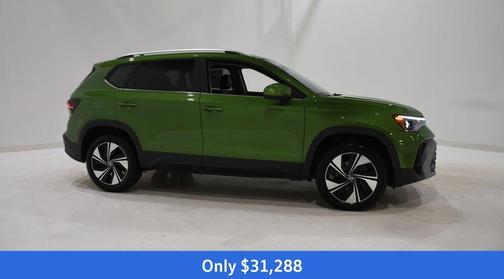 Bright Moss Green Metallic 2026 Volkswagen Taos SE