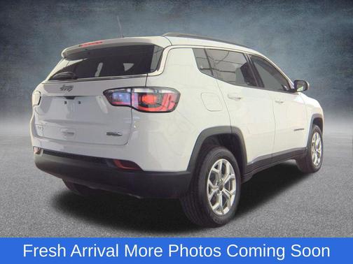 Bright White Clearcoat 2025 Jeep Compass Latitude