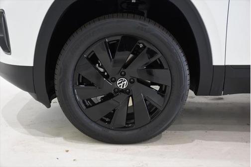 2025 Volkswagen Atlas Cross Sport 2.0T SE w/Technology 4MOTION