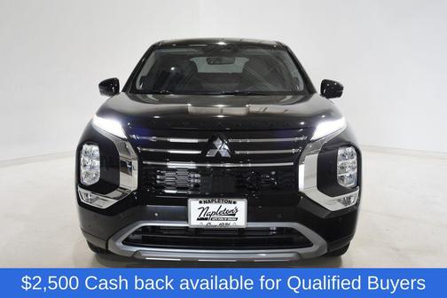 Labrador Black Pearl 2026 Mitsubishi Outlander SE S-AWC