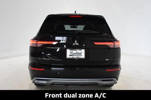 Labrador Black Pearl 2026 Mitsubishi Outlander SE S-AWC