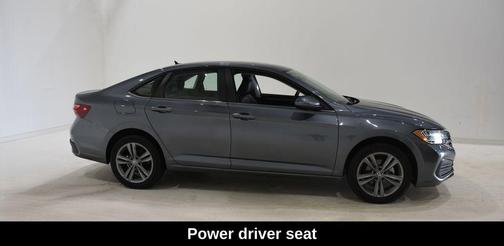 Deep Black Pearl 2024 Volkswagen Jetta 1.5T SE