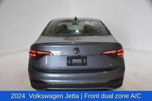 Deep Black Pearl 2024 Volkswagen Jetta 1.5T SE