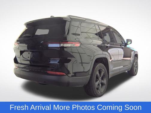 Diamond Black Crystal Pearlcoat 2023 Jeep Grand Cherokee L Limited