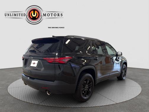 Mosaic Black Metallic 2023 Chevrolet Traverse LT Cloth
