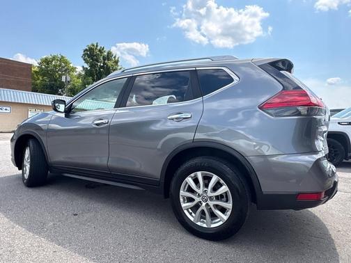Gray 2017 Nissan Rogue SV