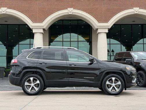 Diamond Black Crystal Pearlcoat 2019 Jeep Cherokee Limited