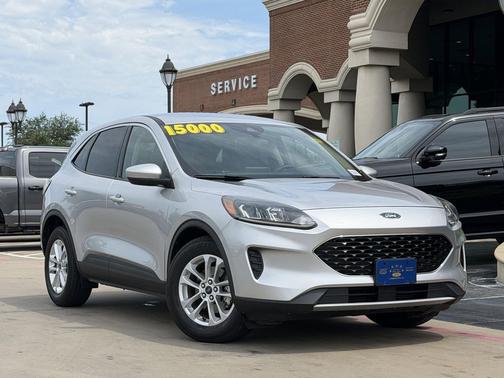 Ingot Silver Metallic 2020 Ford Escape SE