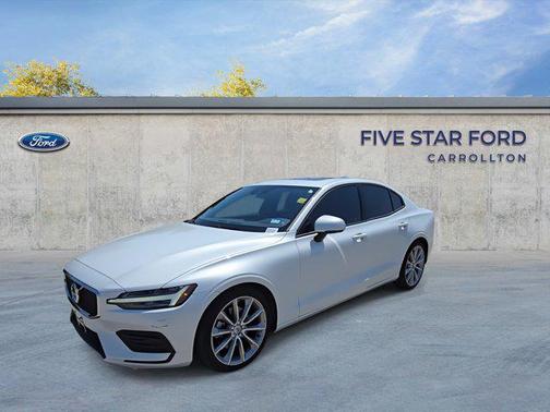 2020 Volvo S60 T5 Momentum