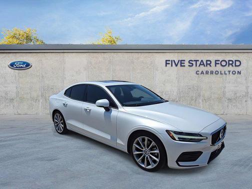 2020 Volvo S60 T5 Momentum