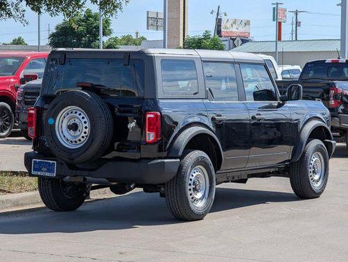 2025 Ford Bronco Base 4 Door 4x4