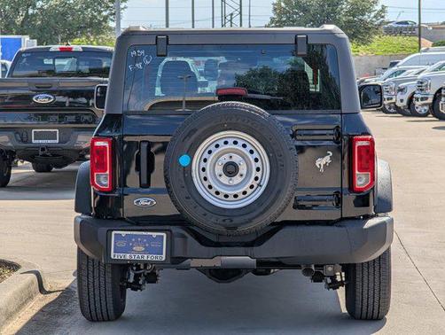 2025 Ford Bronco Base 4 Door 4x4