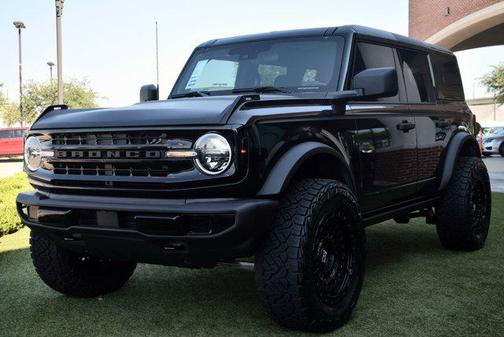 2025 Ford Bronco Base 4 Door 4x4