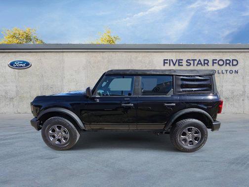 2022 Ford Bronco Base 4 Door 4x4