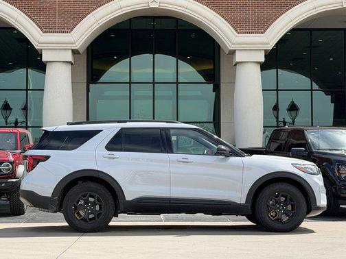 Space White Metallic 2026 Ford Explorer Tremor