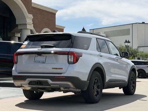 Space White Metallic 2026 Ford Explorer Tremor