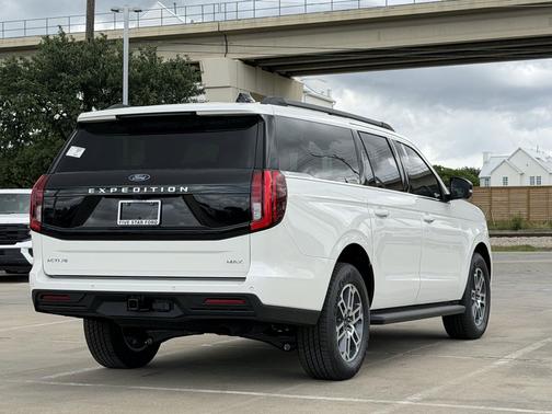 Star White Metallic Tri-Coat 2026 Ford Expedition Max Active 4x2