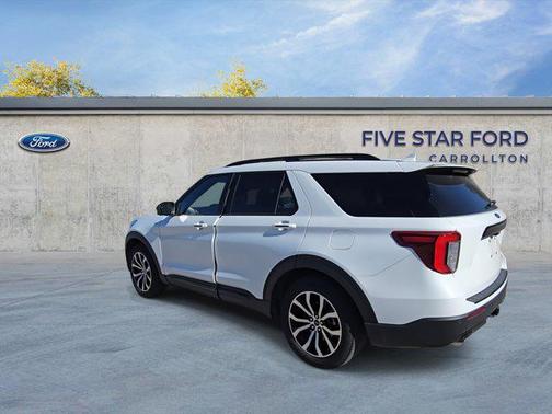 2023 Ford Explorer ST-Line
