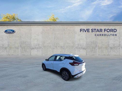 2022 Nissan Kicks SV