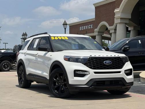 Star White Metallic Tri-Coat 2023 Ford Explorer ST-Line
