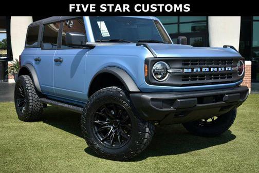2025 Ford Bronco Base 4 Door 4x4