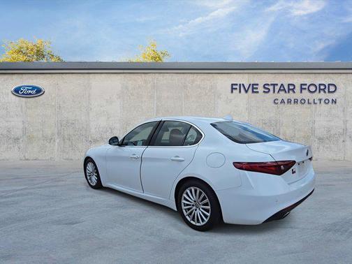 Alfa White 2021 Alfa Romeo Giulia Base