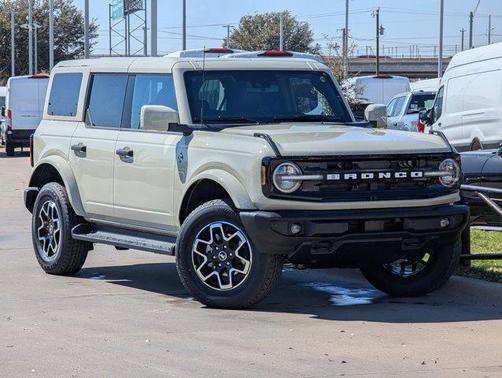 2026 Ford Bronco Outer Banks