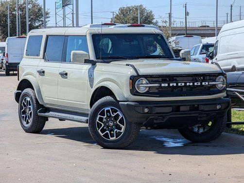 2026 Ford Bronco Outer Banks